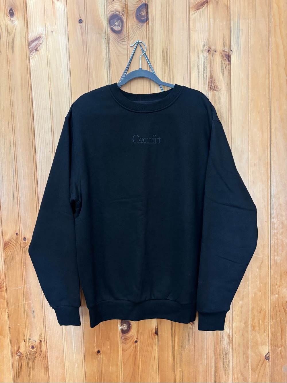 Comfrt Embroidered Black Men's Crewneck Sweatshirt